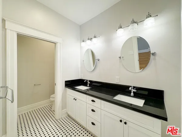 $5,620 | 922 West Kensington Road, Los Angeles, CA 90026