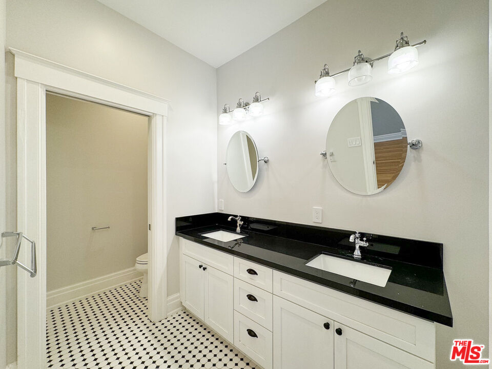 922 West Kensington Road Los Angeles, CA 90026 - Photo 19 of 34