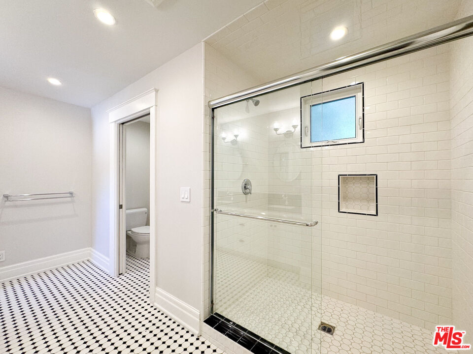 922 West Kensington Road Los Angeles, CA 90026 - Photo 25 of 34