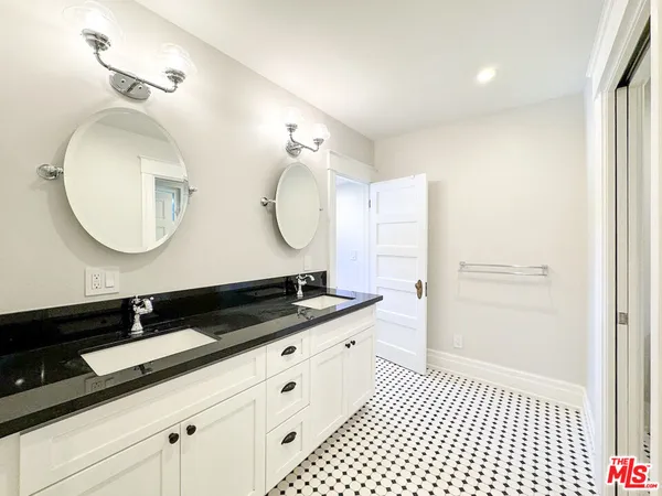 $5,620 | 922 West Kensington Road, Los Angeles, CA 90026