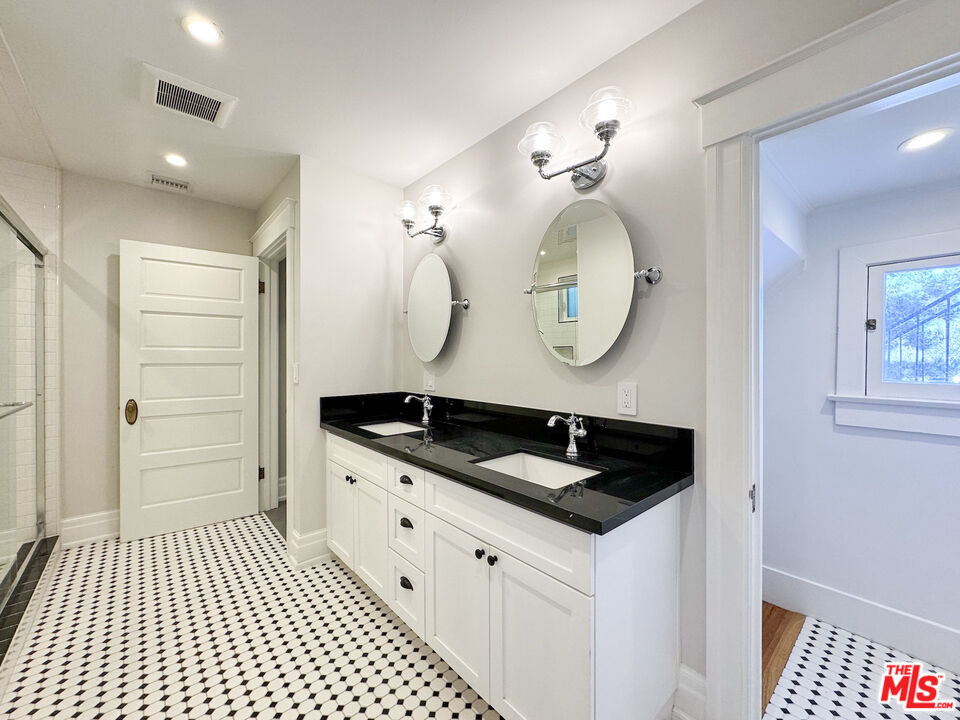 922 West Kensington Road Los Angeles, CA 90026 - Photo 27 of 34