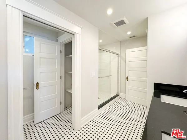 $5,620 | 922 West Kensington Road, Los Angeles, CA 90026