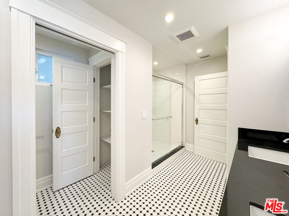 922 West Kensington Road Los Angeles, CA 90026 - Photo 28 of 34