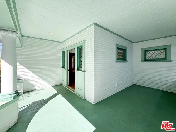 $5,620 | 922 West Kensington Road, Los Angeles, CA 90026