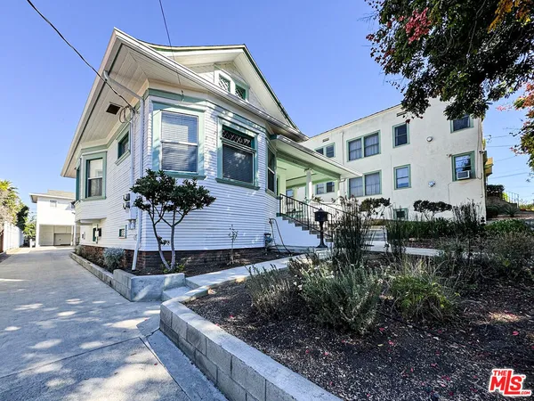 $5,620 | 922 West Kensington Road, Los Angeles, CA 90026