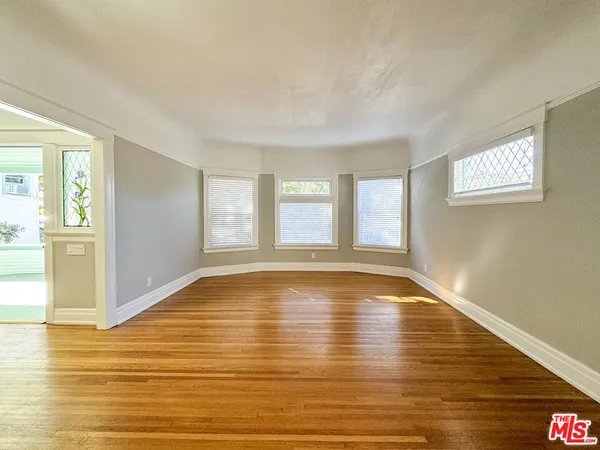 $5,620 | 922 West Kensington Road, Los Angeles, CA 90026