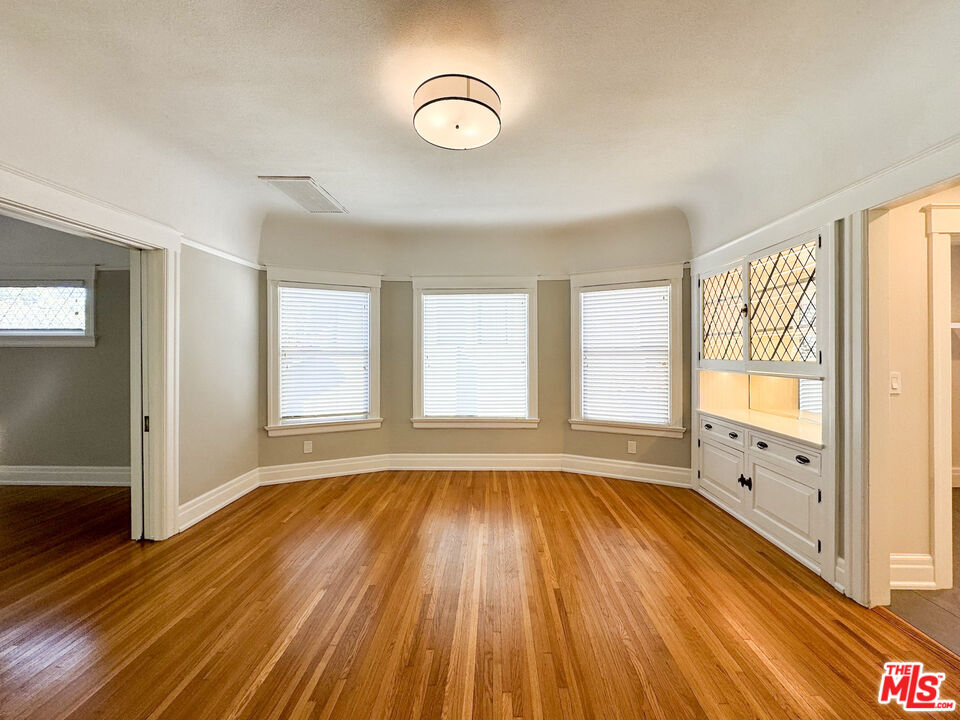922 West Kensington Road Los Angeles, CA 90026 - Photo 9 of 34