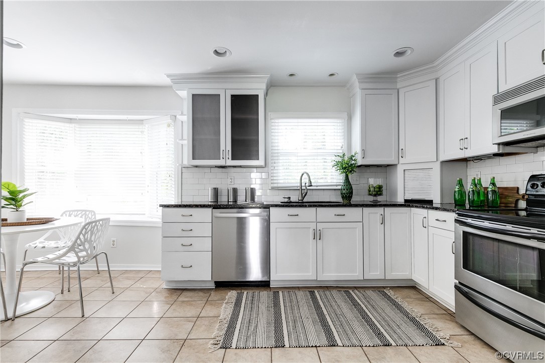 6007 Mill Spring Court Midlothian, VA 23112 - Photo 10 of 37 a kitchen with cabinets and appliances