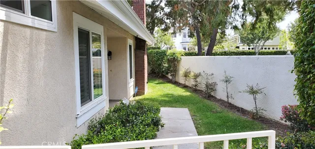 a view of back yard of the house