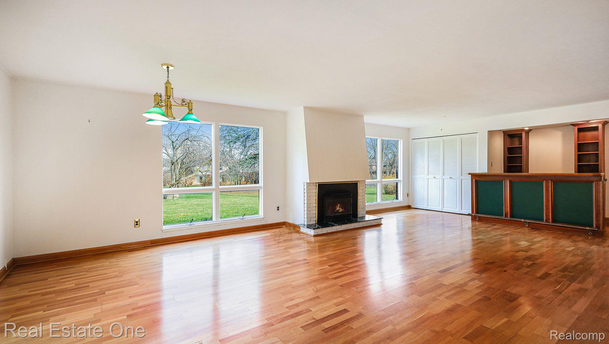 313 Nesbit Lane Rochester, MI 48309 - Photo 5 of 22 Gallery Image 5