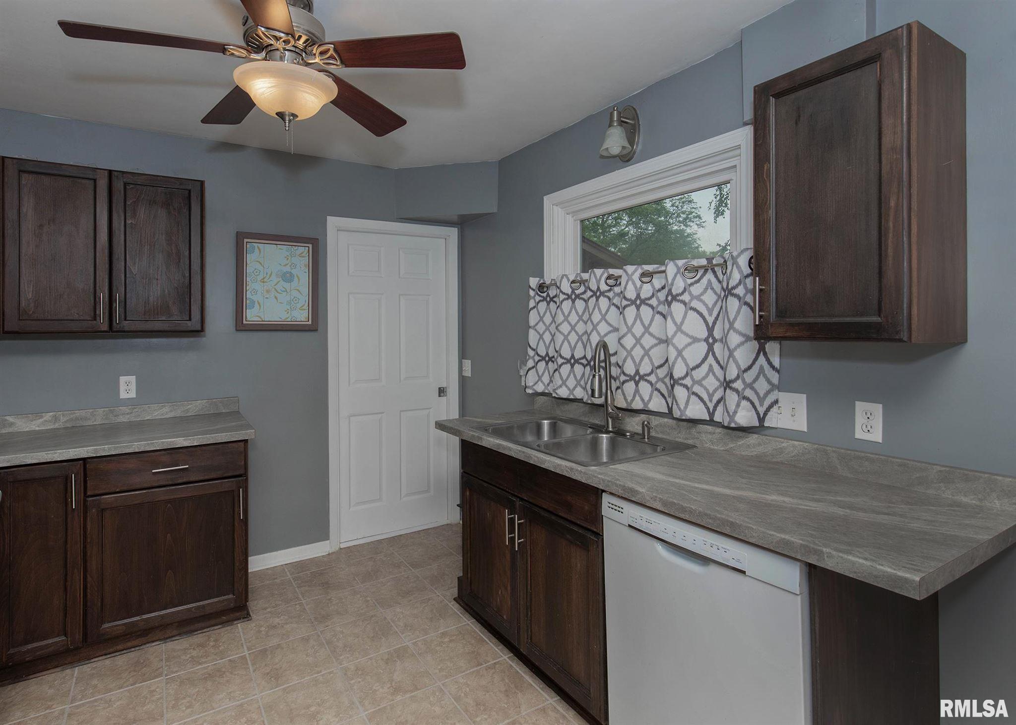 2706 Fairhaven Road Davenport, IA 52803 - Photo 7 of 25 Gallery Image 7