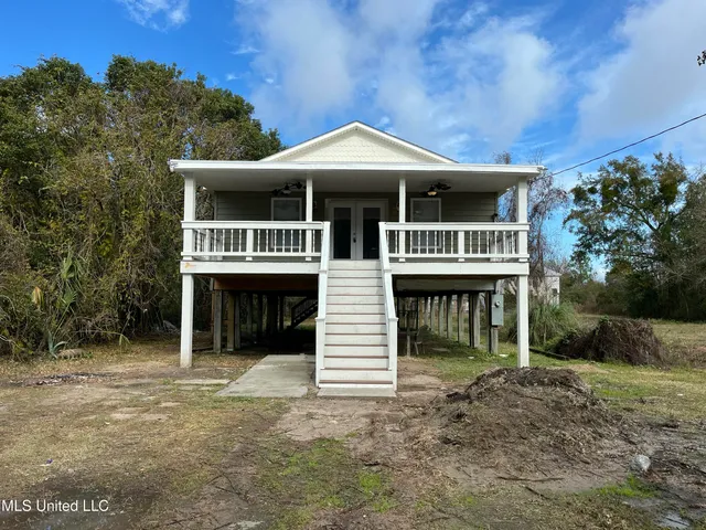 $1,800 | 412 Robert Street, Waveland, MS 39576