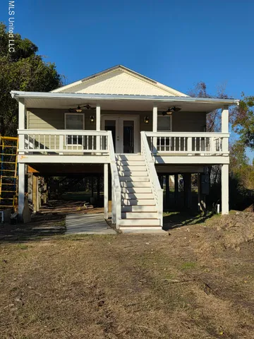 $1,950 | 412 Robert Street, Waveland, MS 39576