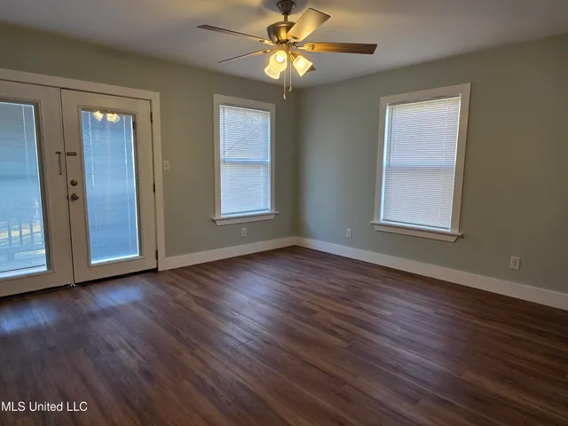 $1,950 | 412 Robert Street, Waveland, MS 39576