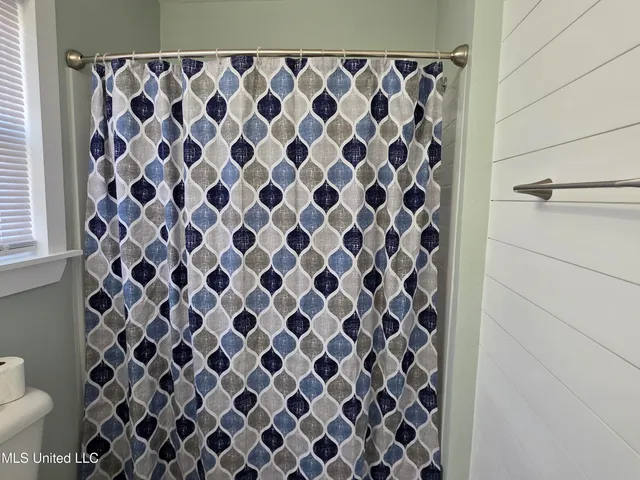 $1,800 | 412 Robert Street, Waveland, MS 39576