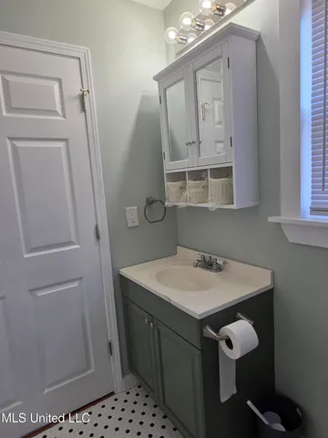 $1,800 | 412 Robert Street, Waveland, MS 39576