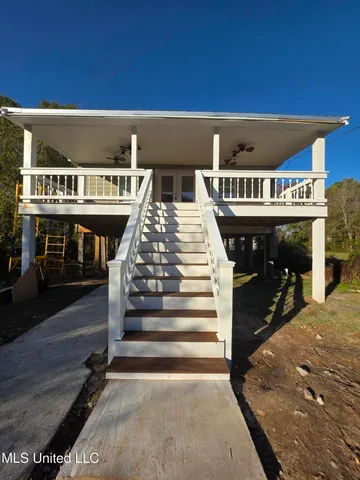 $1,950 | 412 Robert Street, Waveland, MS 39576