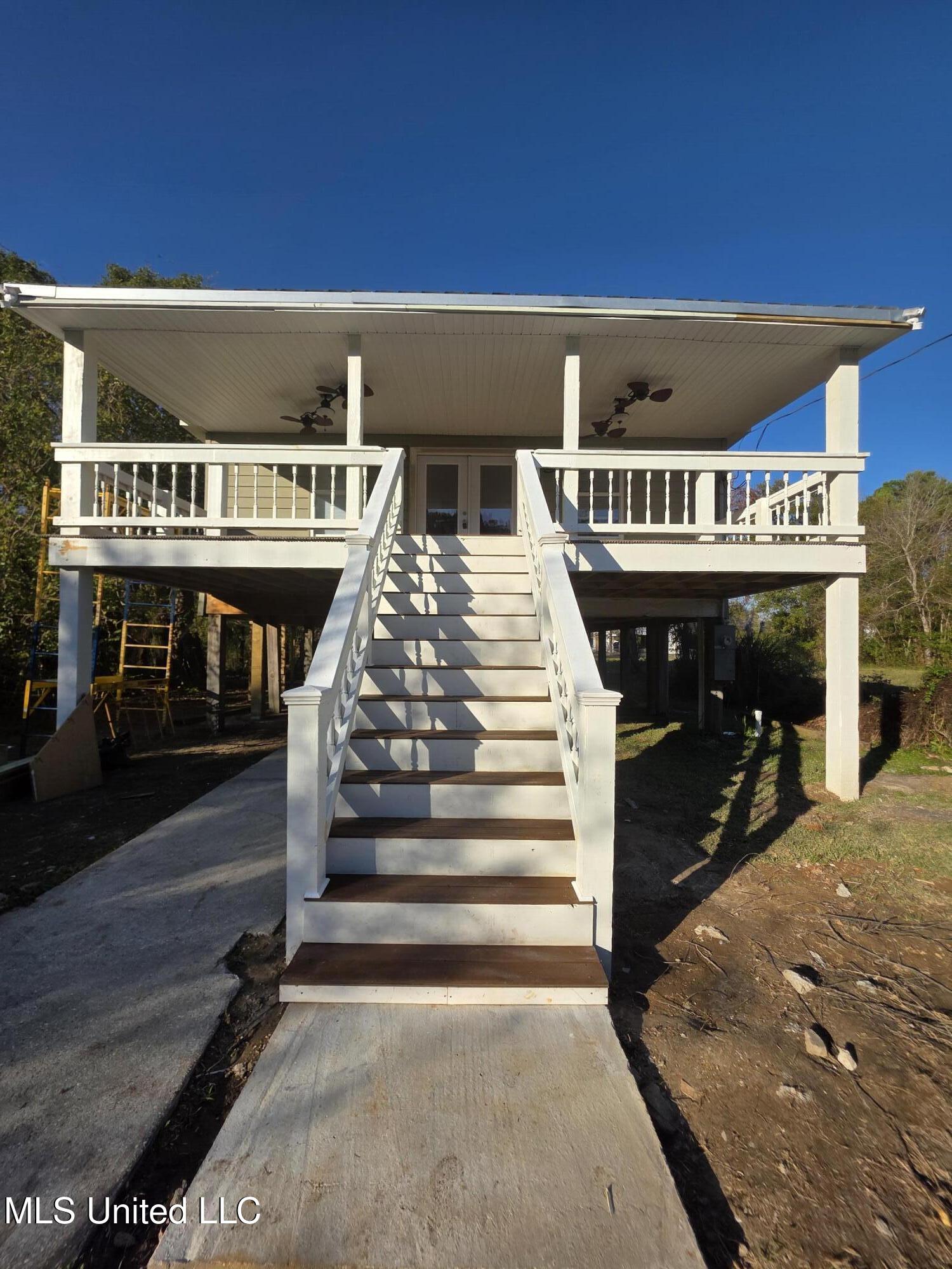 412 Robert Street Waveland, MS 39576 - Photo 2 of 22 1000011395