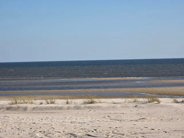 $1,950 | 412 Robert Street, Waveland, MS 39576