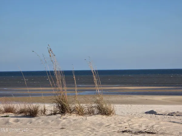 $1,650 | 412 Robert Street, Waveland, MS 39576