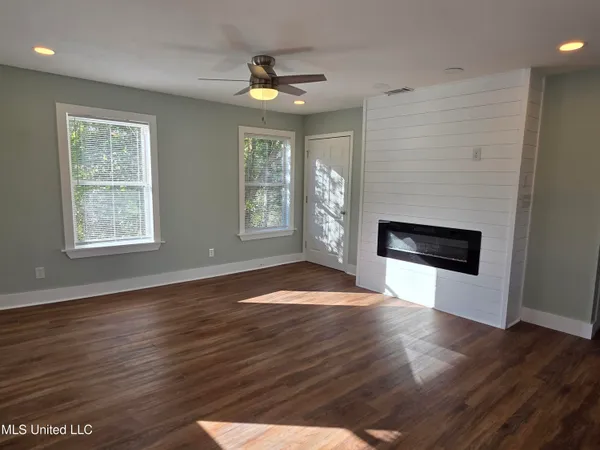 $1,650 | 412 Robert Street, Waveland, MS 39576