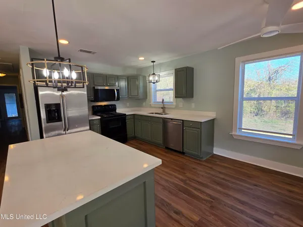 $1,650 | 412 Robert Street, Waveland, MS 39576