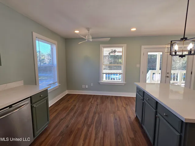 $1,950 | 412 Robert Street, Waveland, MS 39576