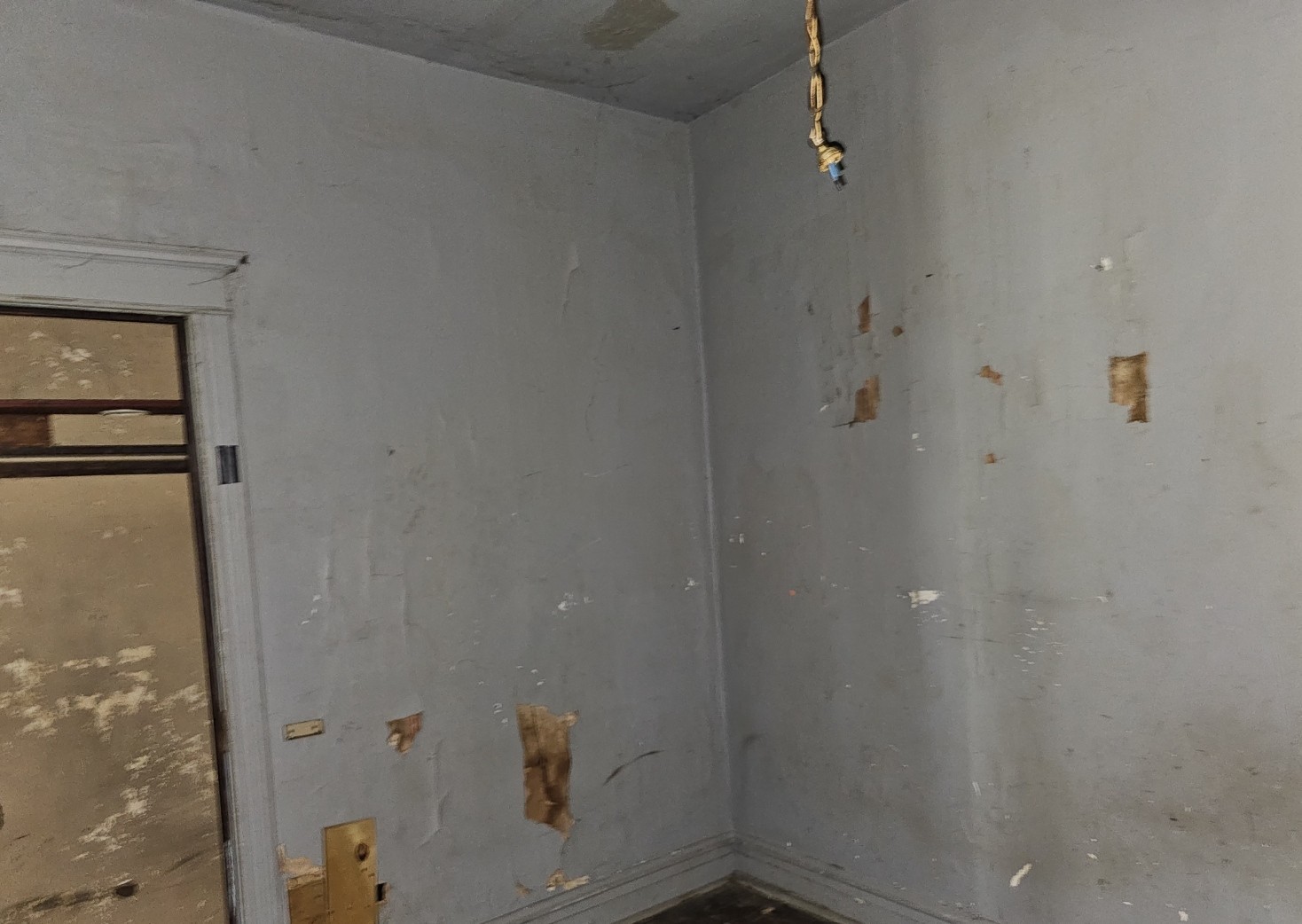 1650 South Ridgeway Avenue Chicago, IL 60623 - Photo 6 of 18 a bathroom with a shower