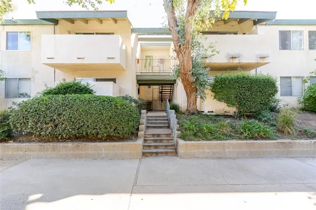 $400,000 | 10636 Woodley Avenue, Unit 54, Granada Hills, CA 91344