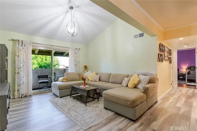 $400,000 | 10636 Woodley Avenue, Unit 54, Granada Hills, CA 91344