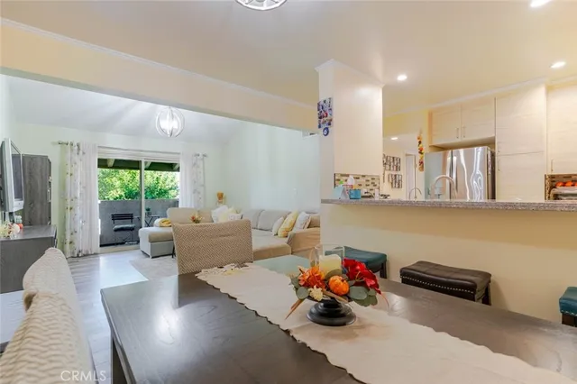 $400,000 | 10636 Woodley Avenue, Unit 54, Granada Hills, CA 91344