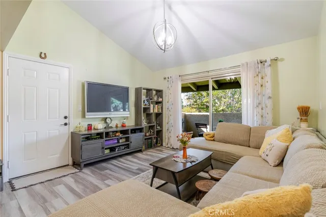 $400,000 | 10636 Woodley Avenue, Unit 54, Granada Hills, CA 91344
