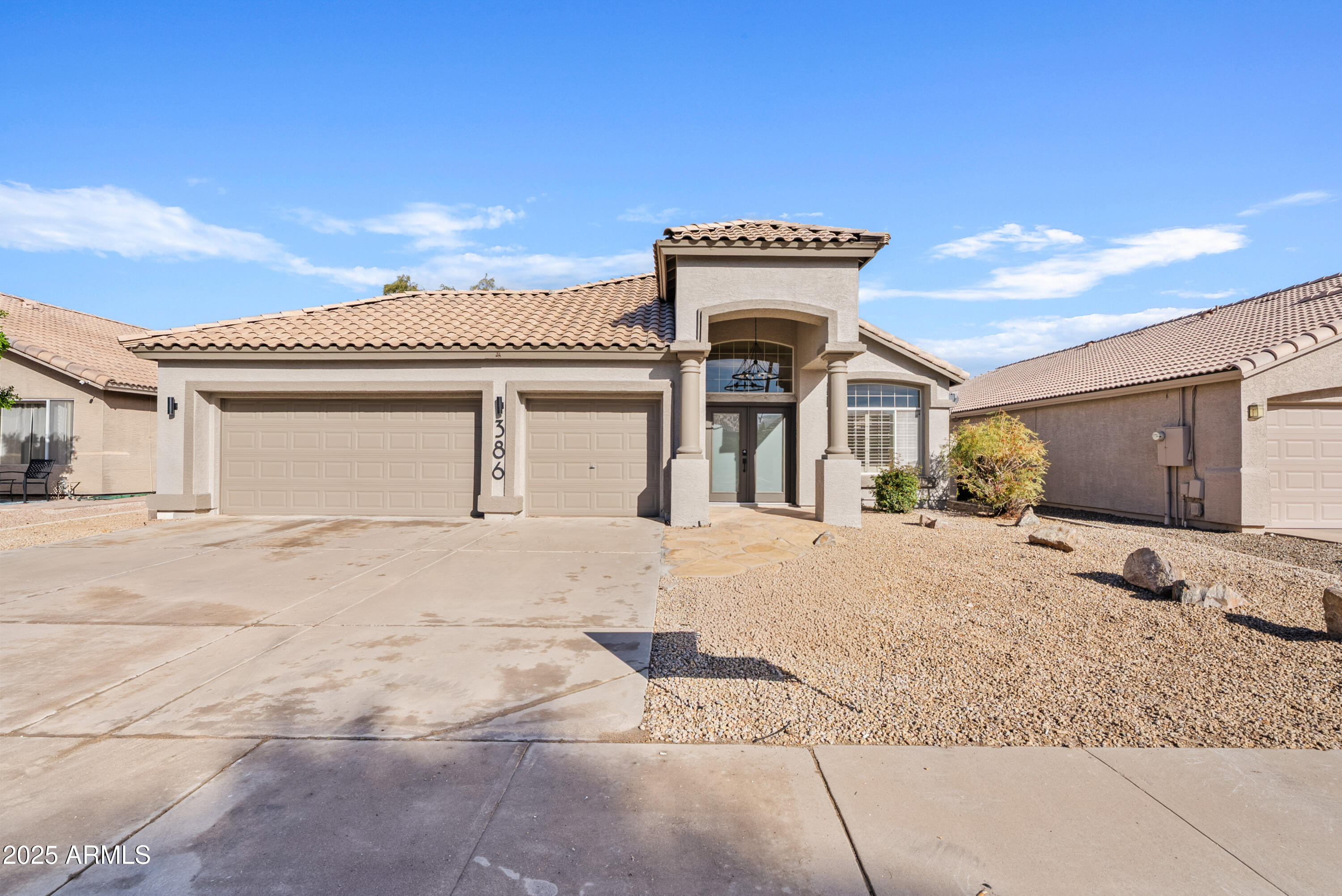 386 West Pecan Place Tempe, AZ 85284 - Photo 1 of 24 01-DSC01865