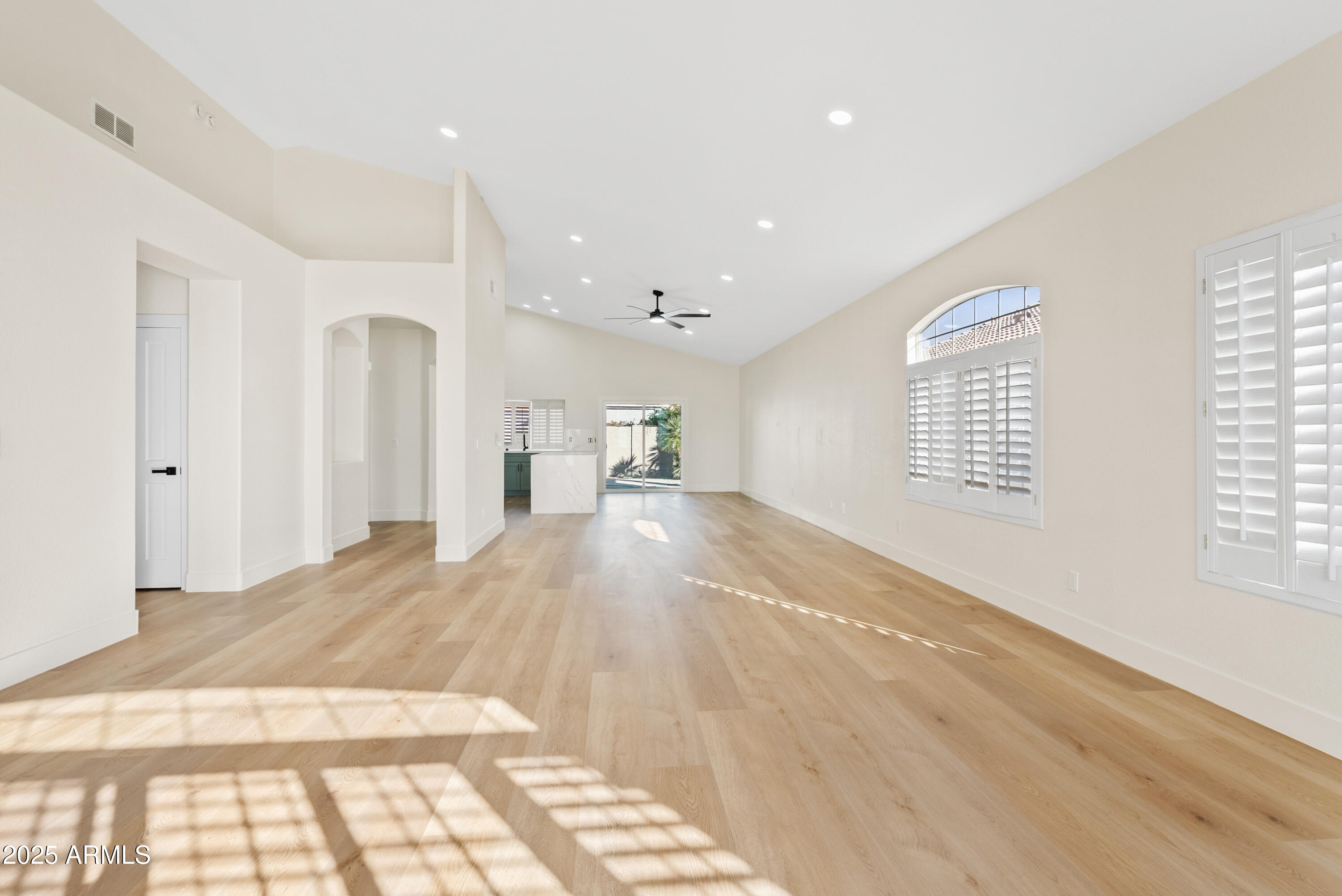 386 West Pecan Place Tempe, AZ 85284 - Photo 4 of 24 04-DSC01729