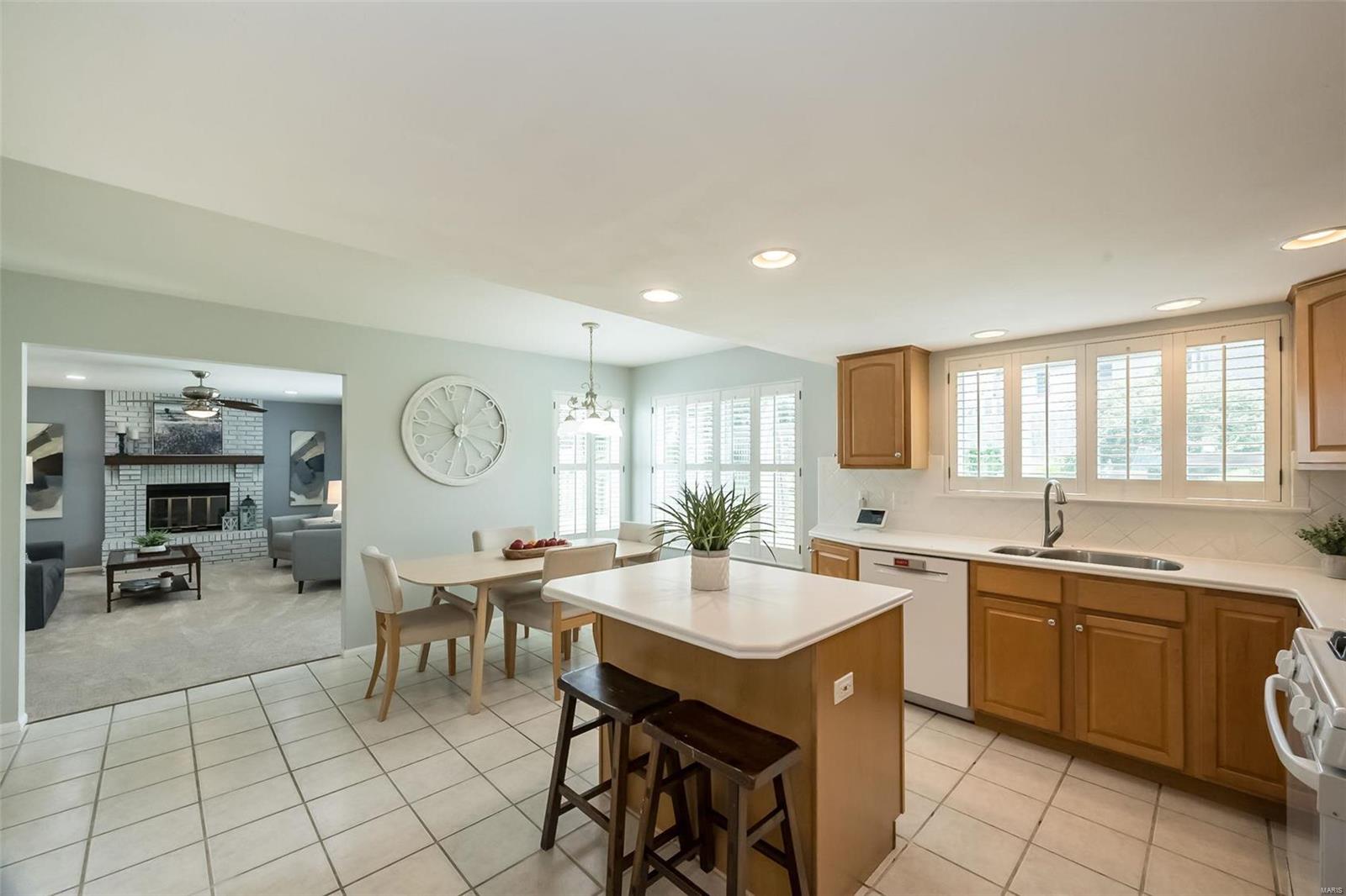 732 Eagle Brooke Drive Ballwin, MO 63021 - Photo 5 of 30