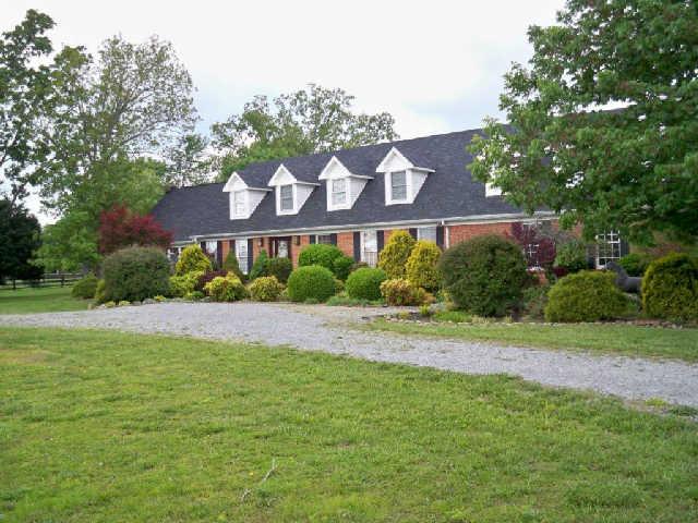 135 Sullivan Road Dickson, TN 37055 - Photo 3 of 20 Gallery Image 3