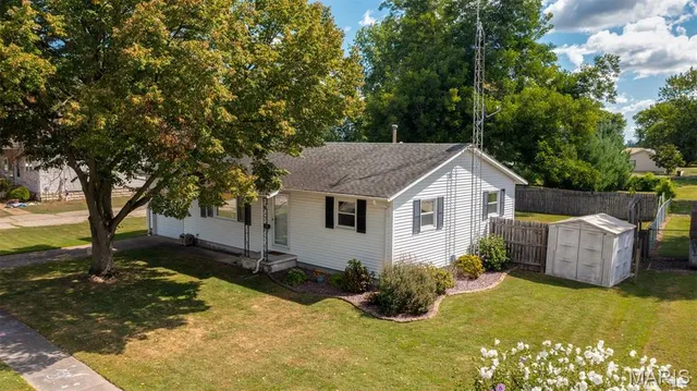 $123,000 | 120 North Henderson Street, Virden, IL 62690