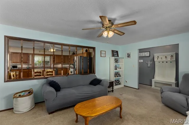 $123,000 | 120 North Henderson Street, Virden, IL 62690