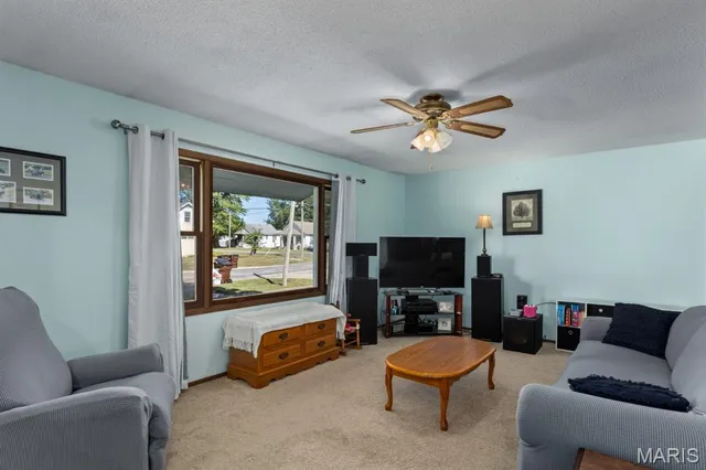 $123,000 | 120 North Henderson Street, Virden, IL 62690