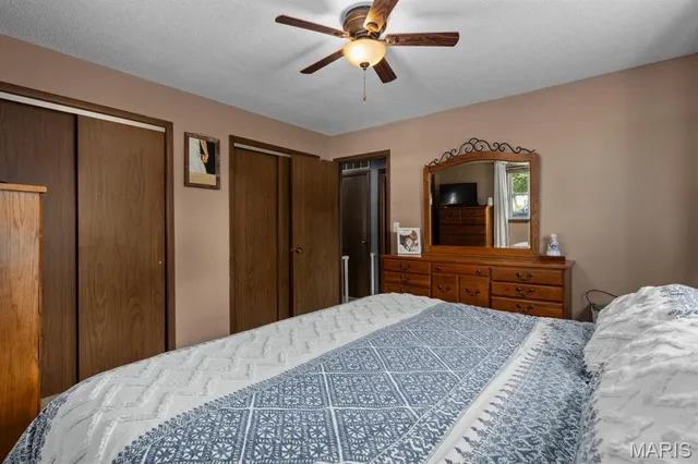 $123,000 | 120 North Henderson Street, Virden, IL 62690