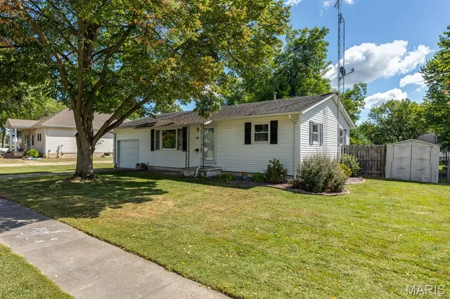$123,000 | 120 North Henderson Street, Virden, IL 62690