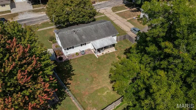 $123,000 | 120 North Henderson Street, Virden, IL 62690