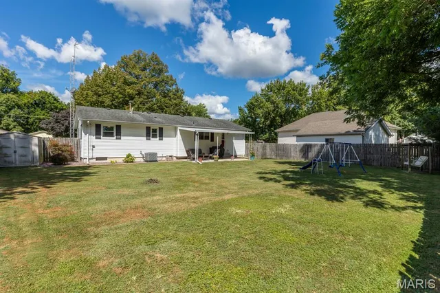 $123,000 | 120 North Henderson Street, Virden, IL 62690