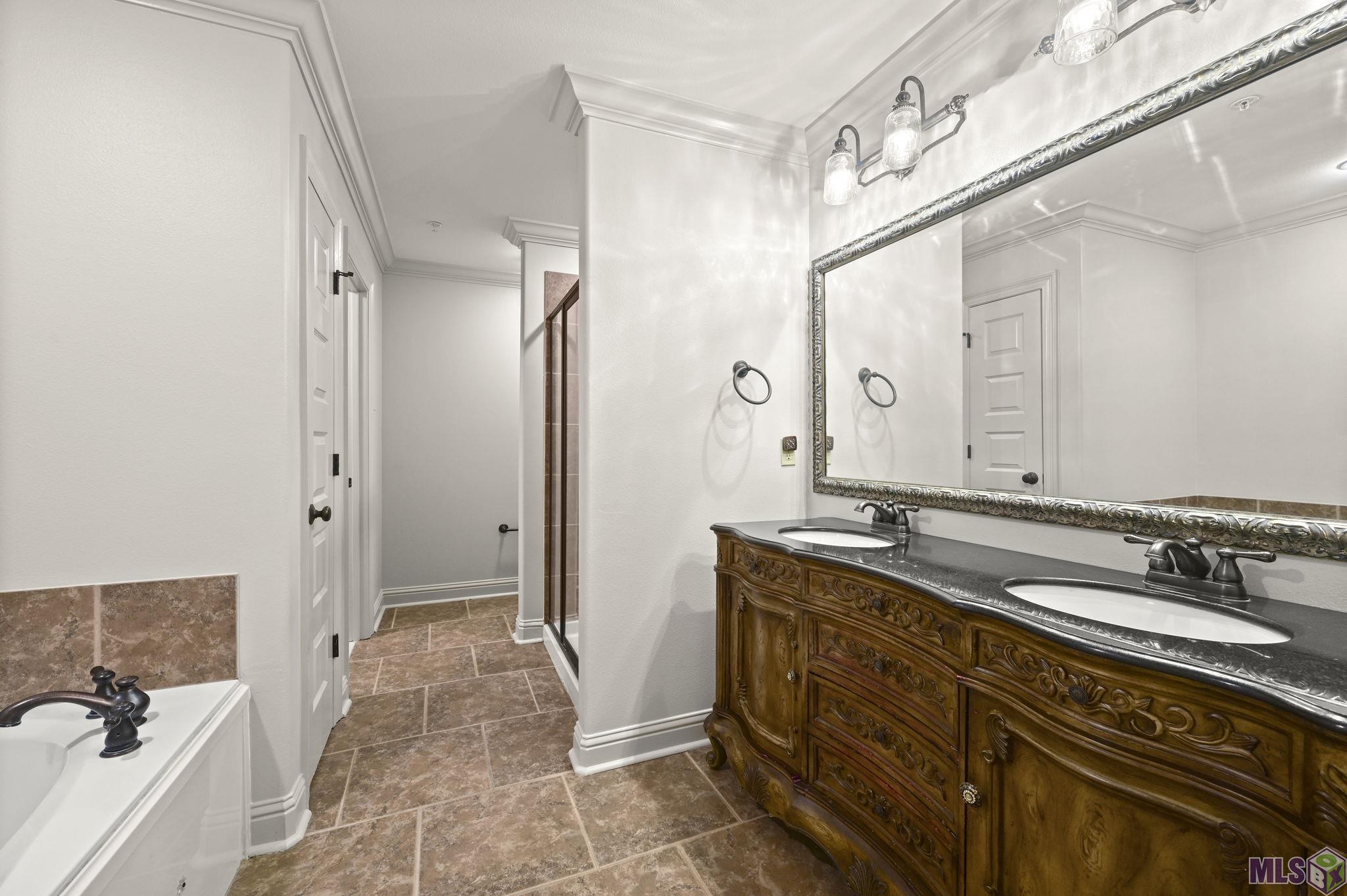 14155 Highway 73, Unit 30 Prairieville, LA 70769 - Photo 17 of 27 Primary Bath1