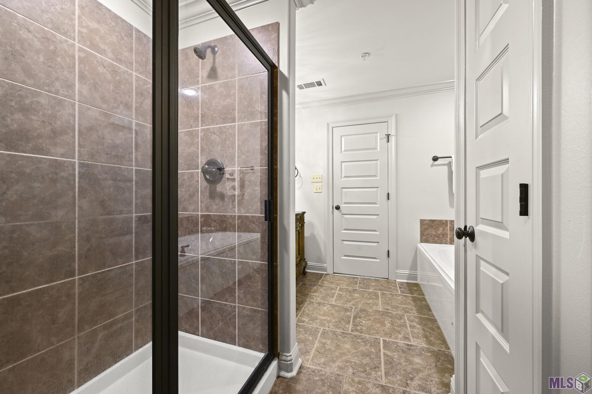 14155 Highway 73, Unit 30 Prairieville, LA 70769 - Photo 18 of 27 Primary Bath2