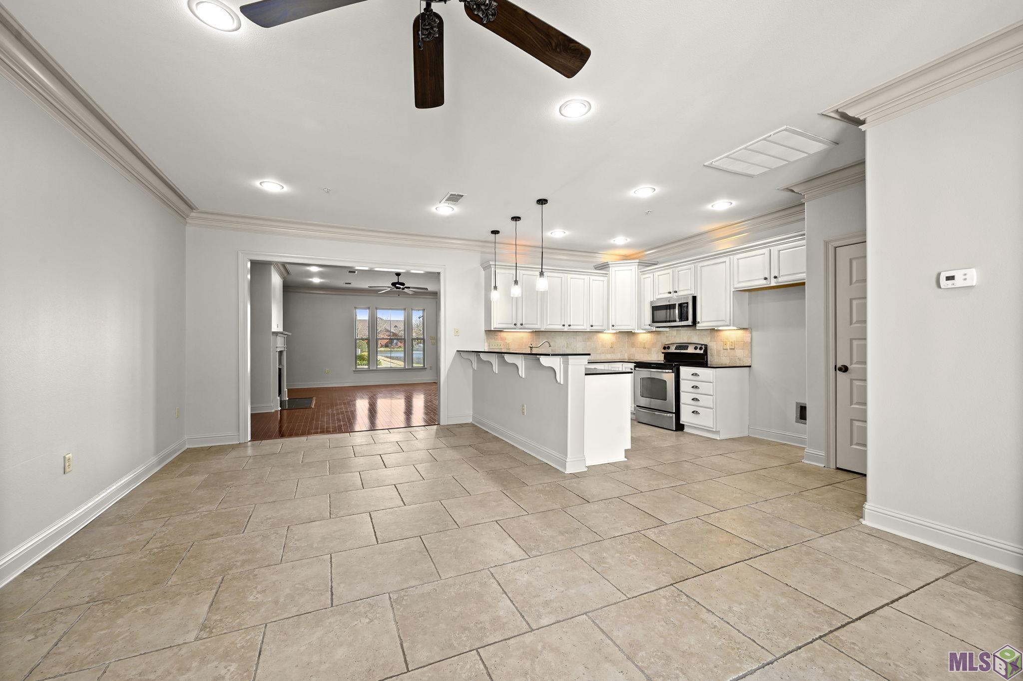 14155 Highway 73, Unit 30 Prairieville, LA 70769 - Photo 2 of 27 Living Room/Kitchen/Dining