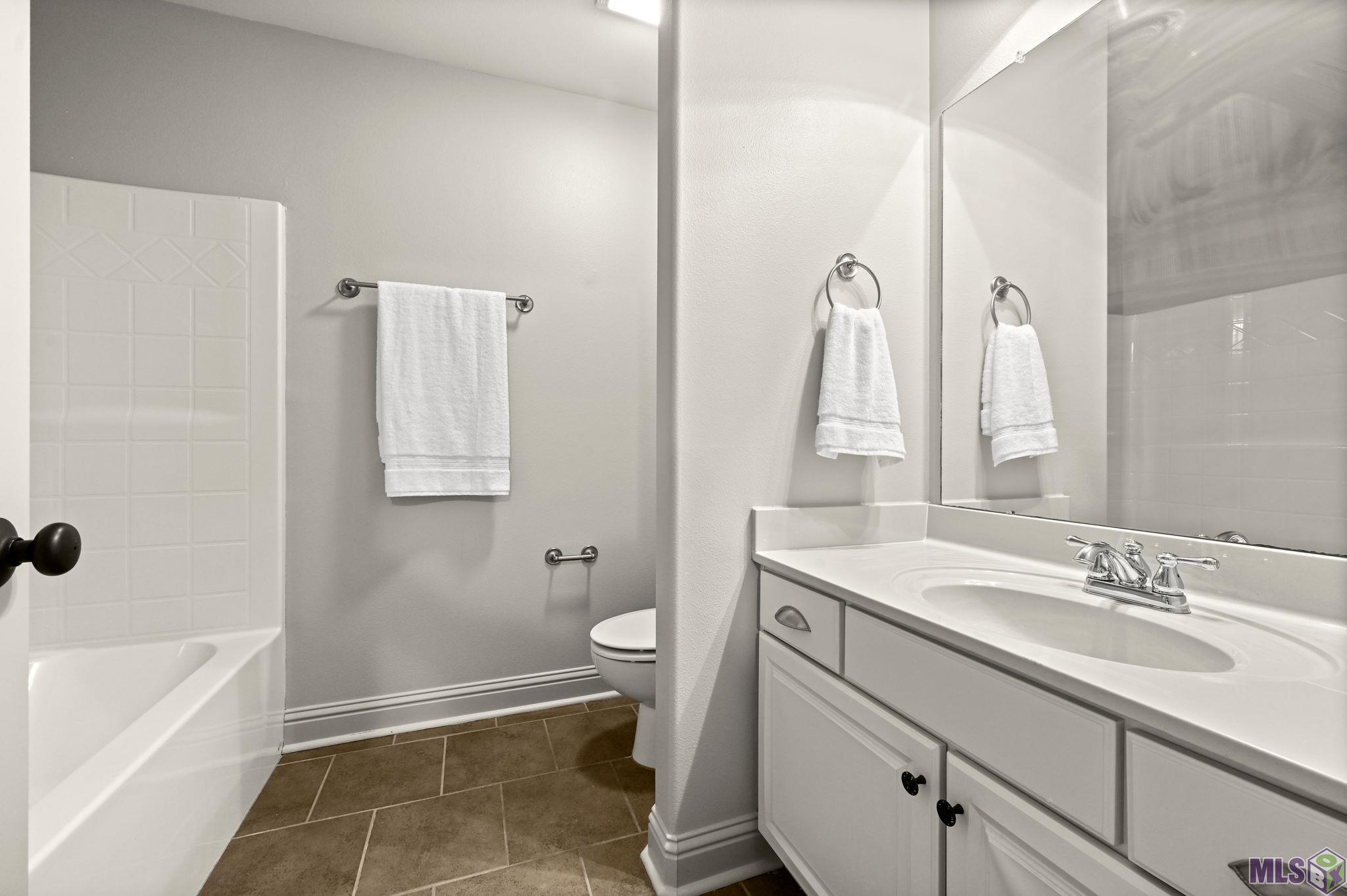 14155 Highway 73, Unit 30 Prairieville, LA 70769 - Photo 22 of 27 Bath