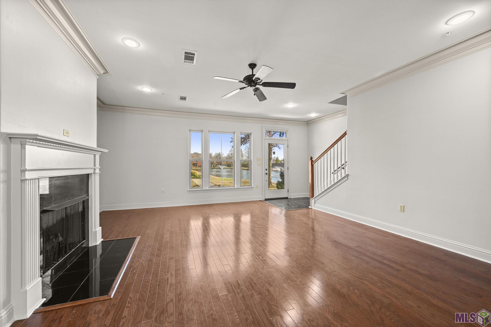 14155 Highway 73, Unit 30 Prairieville, LA 70769 - Photo 5 of 27 Living Room1