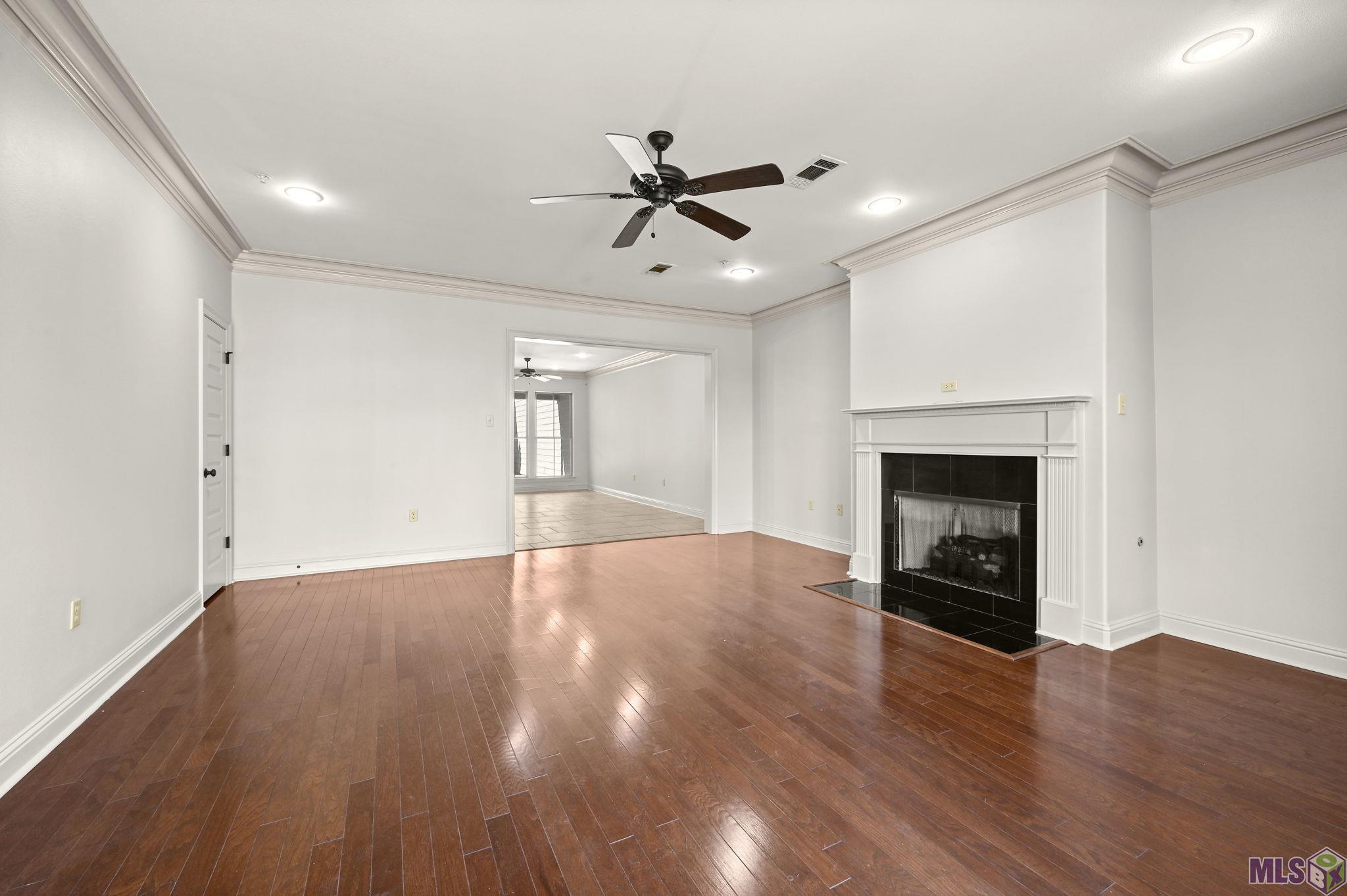 14155 Highway 73, Unit 30 Prairieville, LA 70769 - Photo 6 of 27 Living Room2