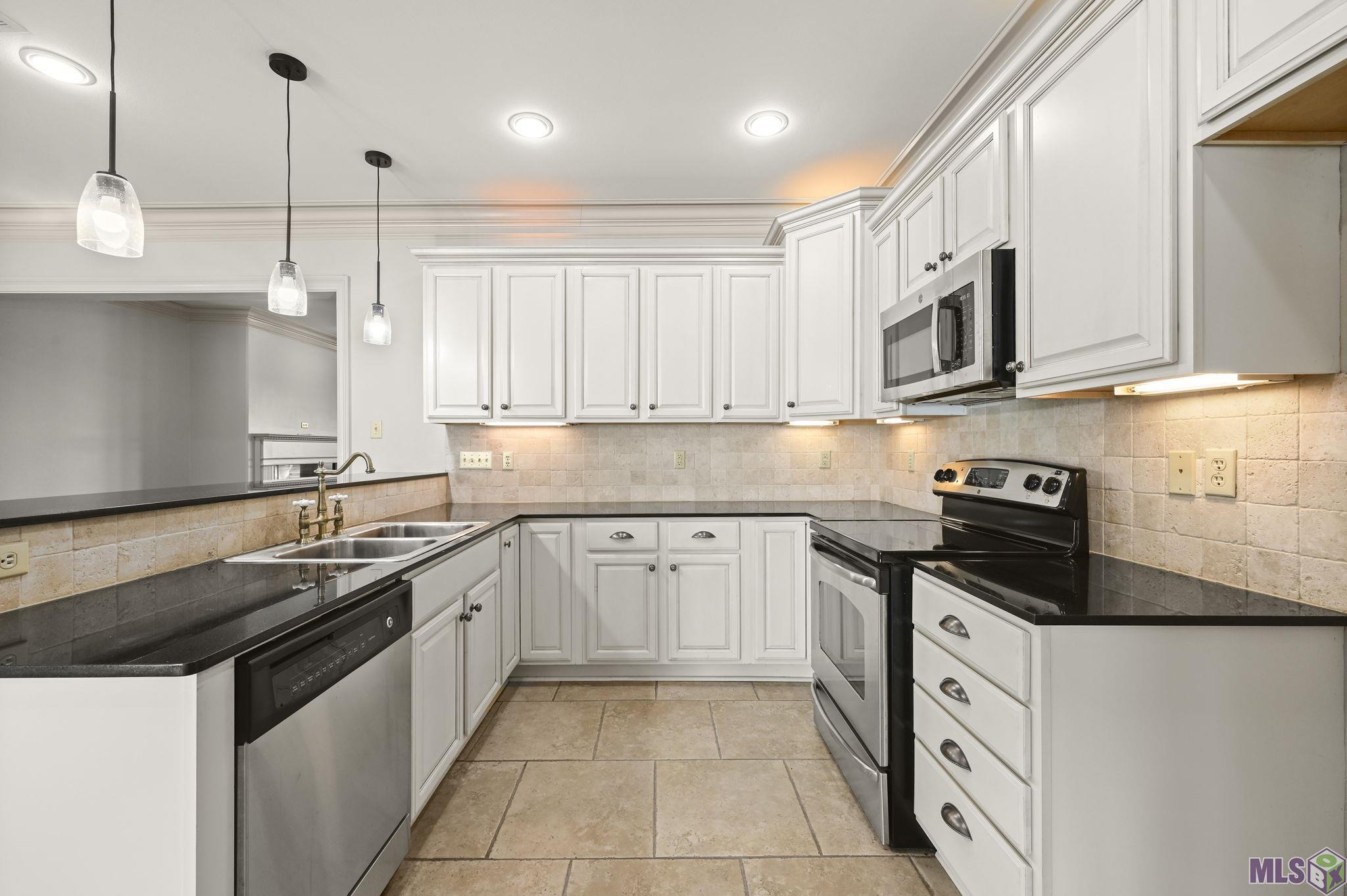 14155 Highway 73, Unit 30 Prairieville, LA 70769 - Photo 8 of 27 Kitchen